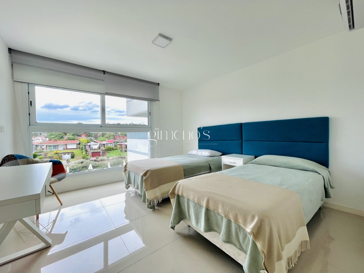 Apartamento ID.439 - Apartamento de 3 Dormitorios y Parrillero Frente al Mar, Playa Mansa
