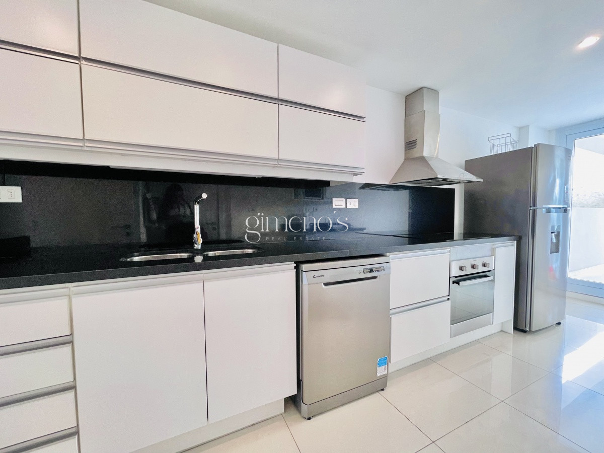 Apartamento ID.439 - Apartamento de 3 Dormitorios y Parrillero Frente al Mar, Playa Mansa