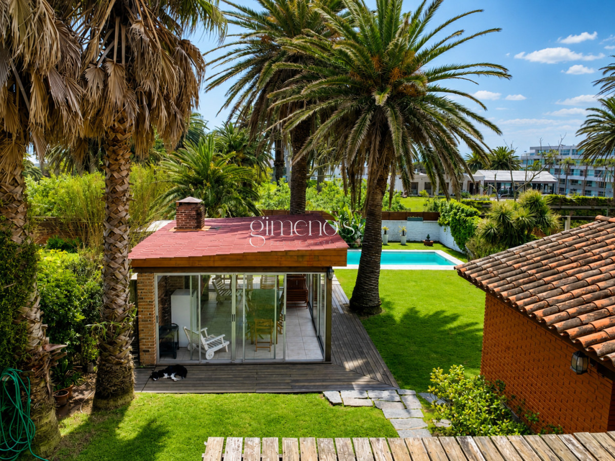 Casa ID.1568 - Espectacular Casa de 6 Dormitorios, Piscina y Barbacoa en la Península de Punta del Este