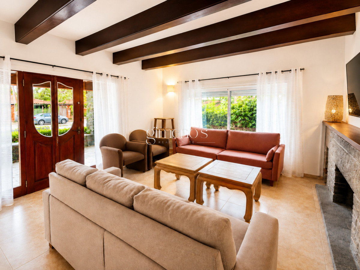 Casa ID.1568 - Espectacular Casa de 6 Dormitorios, Piscina y Barbacoa en la Península de Punta del Este