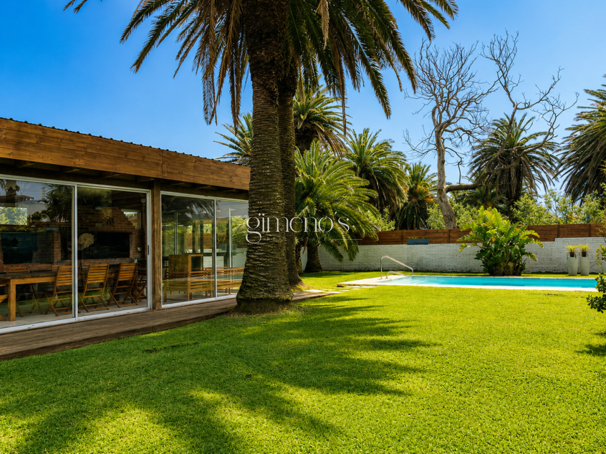 Casa ID.1568 - Espectacular Casa de 6 Dormitorios, Piscina y Barbacoa en la Península de Punta del Este