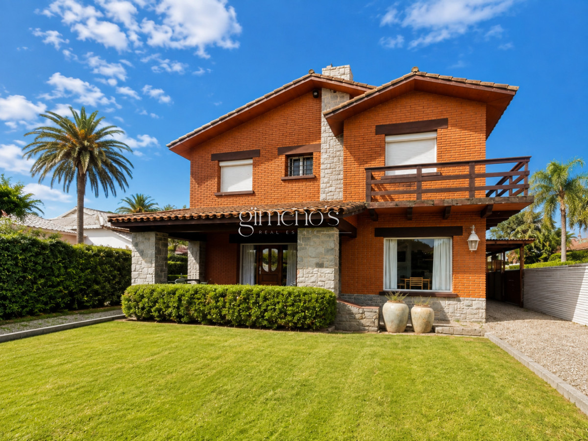 Casa ID.1568 - Espectacular Casa de 6 Dormitorios, Piscina y Barbacoa en la Península de Punta del Este