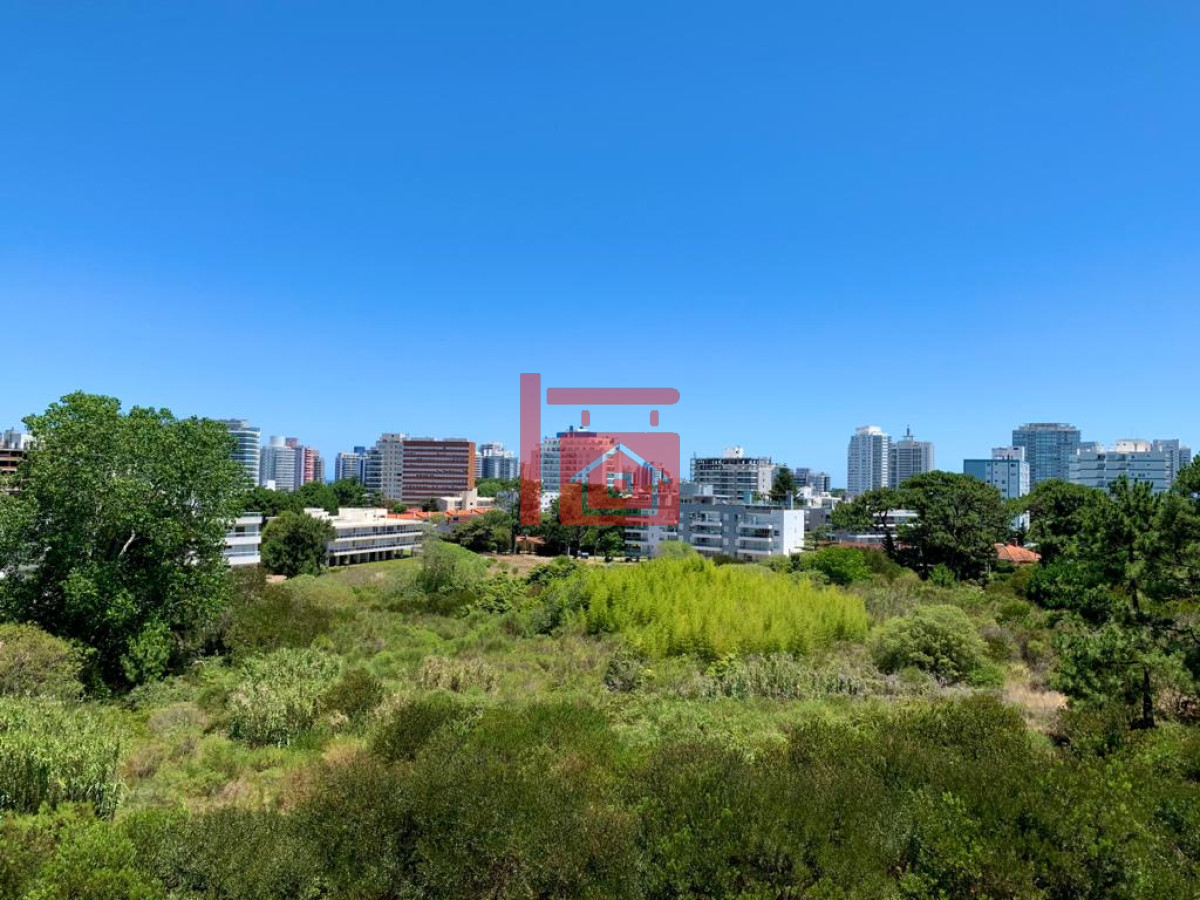 Apartamento ID.587 - Excelente Apartamento de 2 Dormitorios en Ocean Drive, Punta del Este