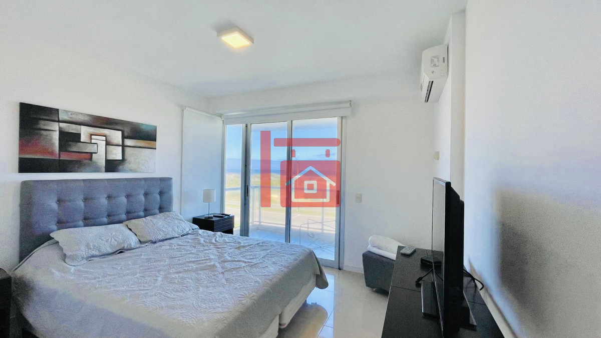 Apartamento ID.498 - Apartamento de 3 Dormitorios en Primera Línea del Mar, Playa Brava Punta del Este
