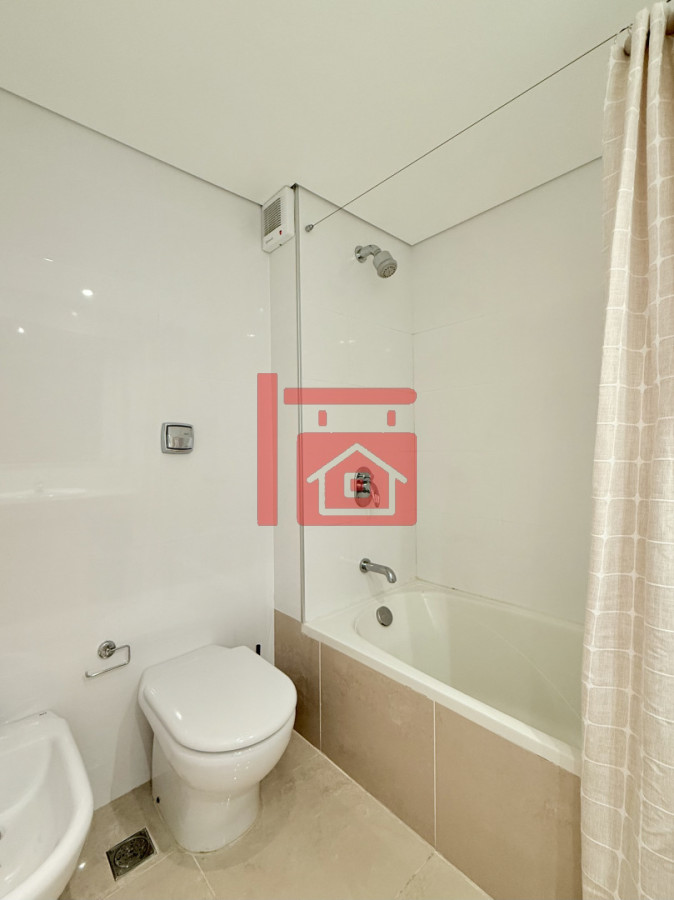 Apartamento ID.220 - Venta de apartamento de 3 dormitorios sobre primera fila de Playa Brava, Punta del Este