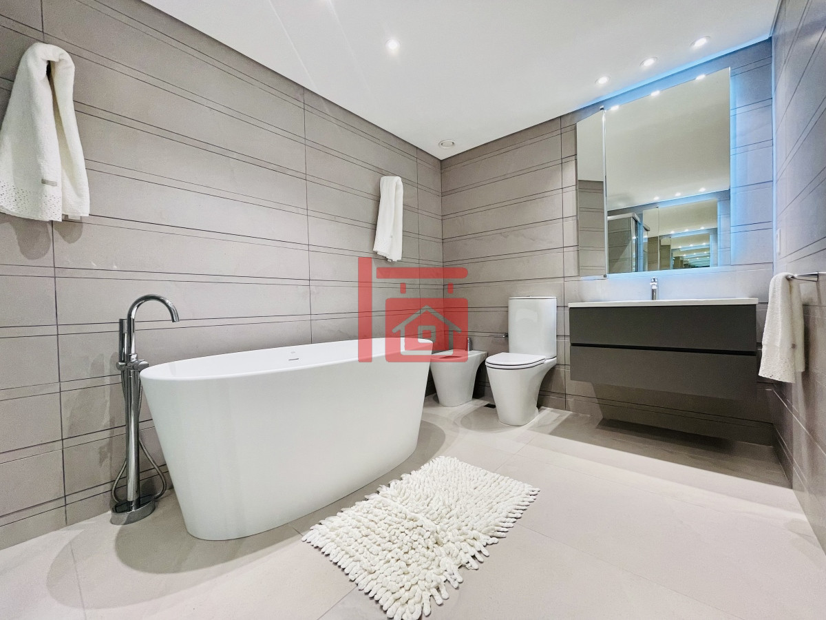 Apartamento ID.489 - Venta Espectacular Apartamento Frente al Mar, 3 Dormitorios, Le Parc Punta del Este