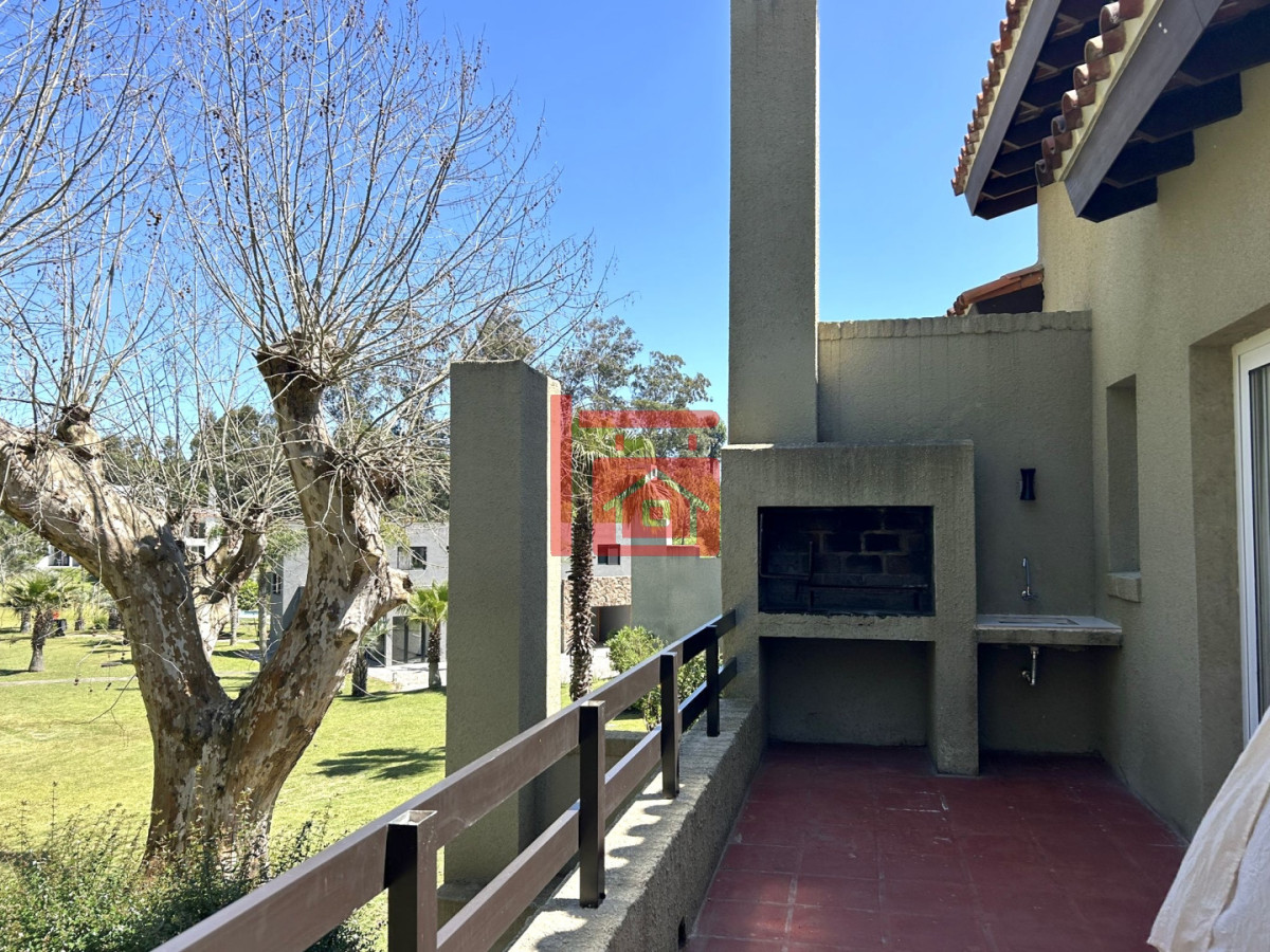 Apartamento ID.504 - Alquiler anual o invernal de apartamento dúplex con parrillero propio en Rincón del Indio