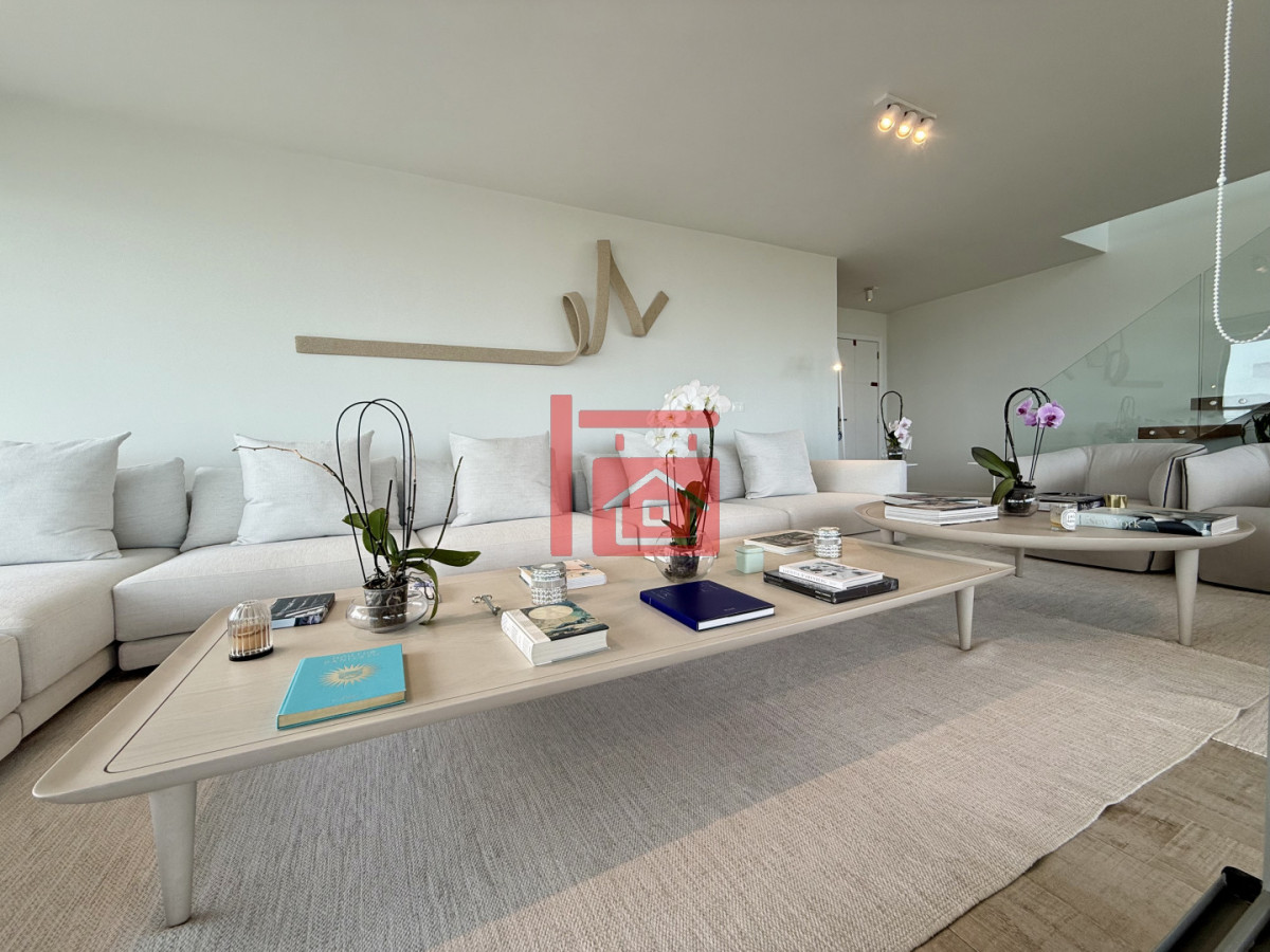 Apartamento ID.196 - Apartamento Penthouse finamente decorado de 3 dormitorios con parrillero propio en venta, Roosevelt Brava, Punta del Este