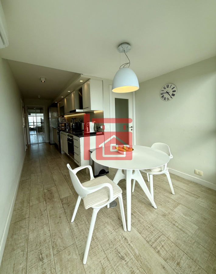 Apartamento ID.196 - Apartamento Penthouse finamente decorado de 3 dormitorios con parrillero propio en venta, Roosevelt Brava, Punta del Este