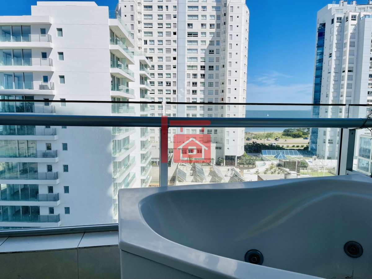 Apartamento ID.600 - Venta y alquiler temporario de apartamento de dos dormitorios en playa Mansa, Punta del Este