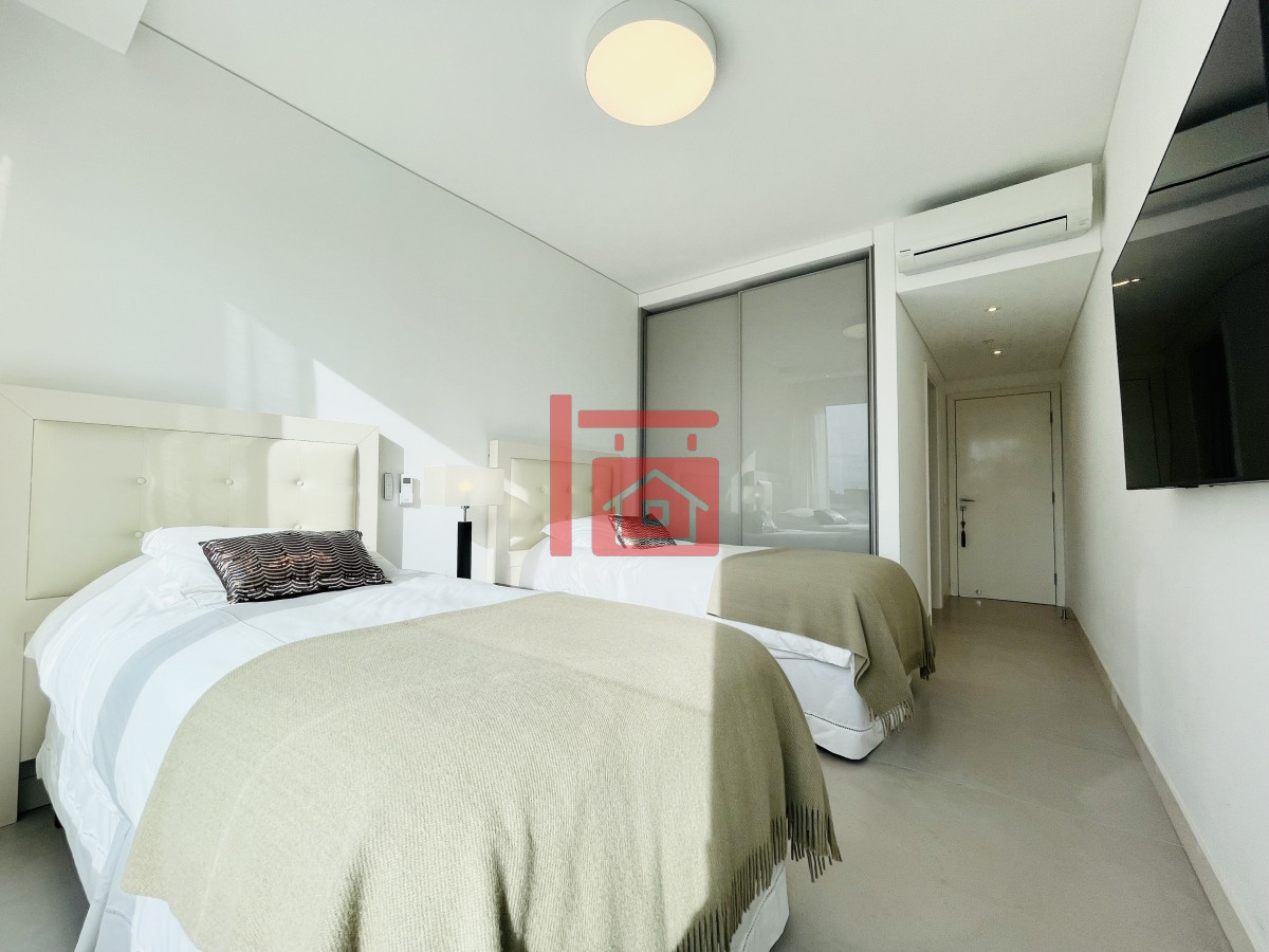 Apartamento ID.489 - Venta Espectacular Apartamento Frente al Mar, 3 Dormitorios, Le Parc Punta del Este