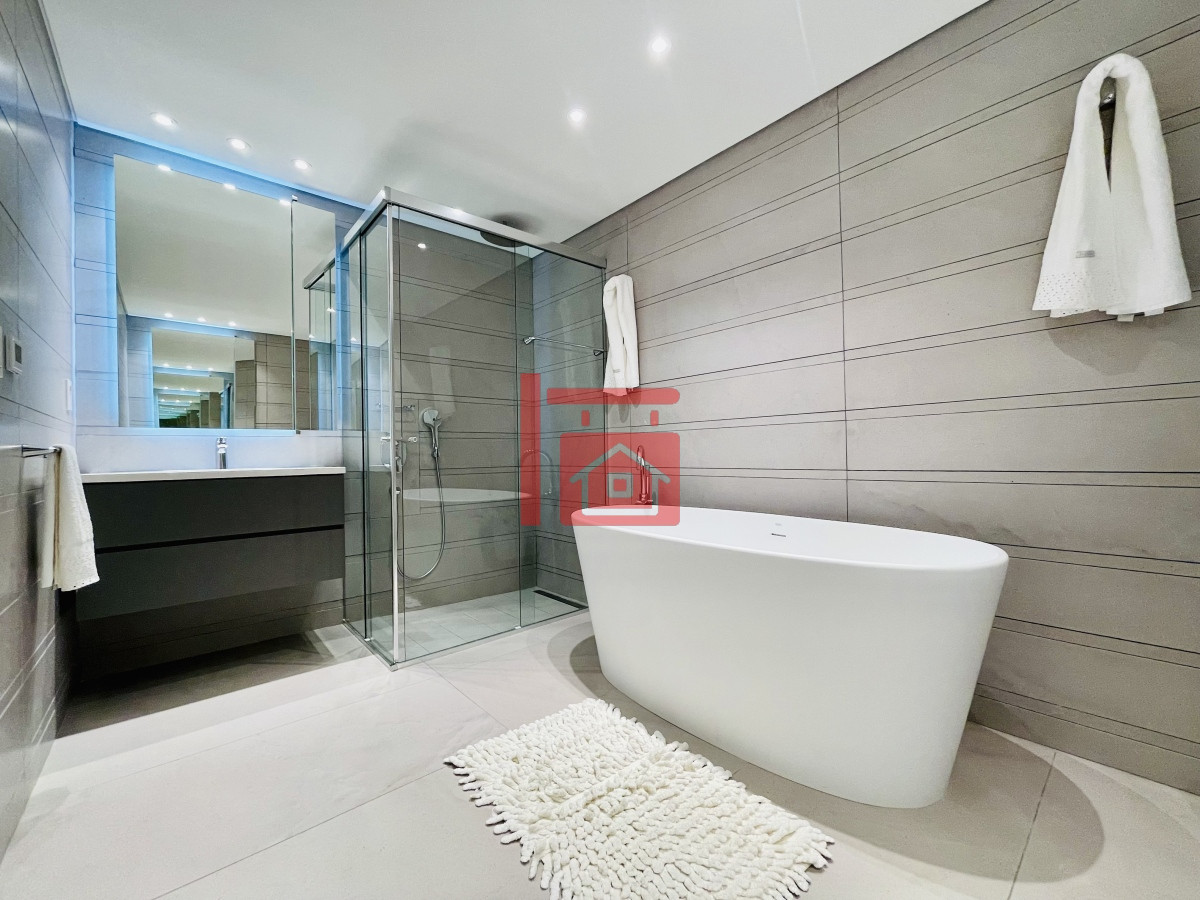 Apartamento ID.489 - Venta Espectacular Apartamento Frente al Mar, 3 Dormitorios, Le Parc Punta del Este