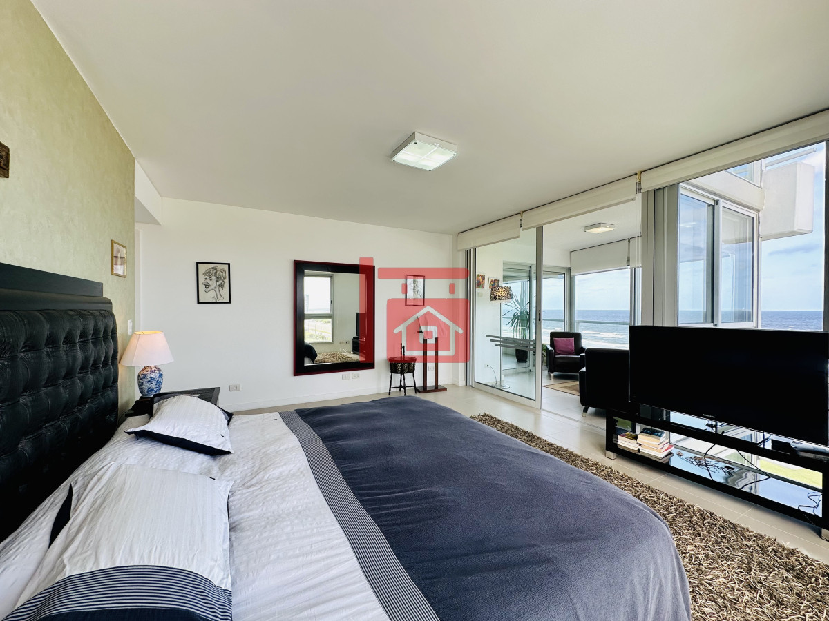 Apartamento ID.233 - Oportunidad en Venta! Apartamento sobre playa Brava de 3 Dormitorios más Dependencia, Torre Le Parc