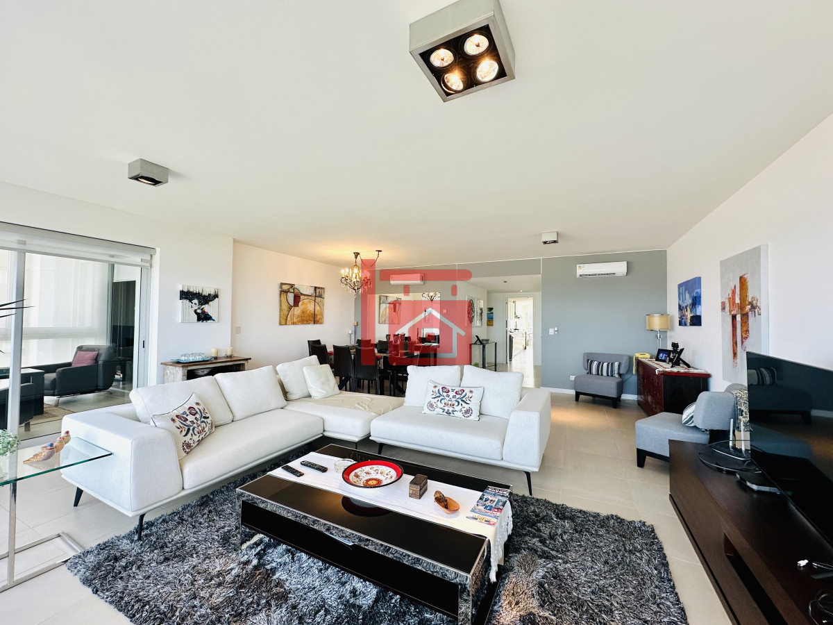 Apartamento ID.233 - Oportunidad en Venta! Apartamento sobre playa Brava de 3 Dormitorios más Dependencia, Torre Le Parc