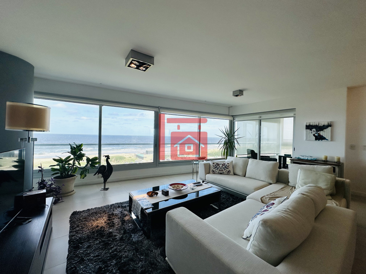 Apartamento ID.233 - Oportunidad en Venta! Apartamento sobre playa Brava de 3 Dormitorios más Dependencia, Torre Le Parc