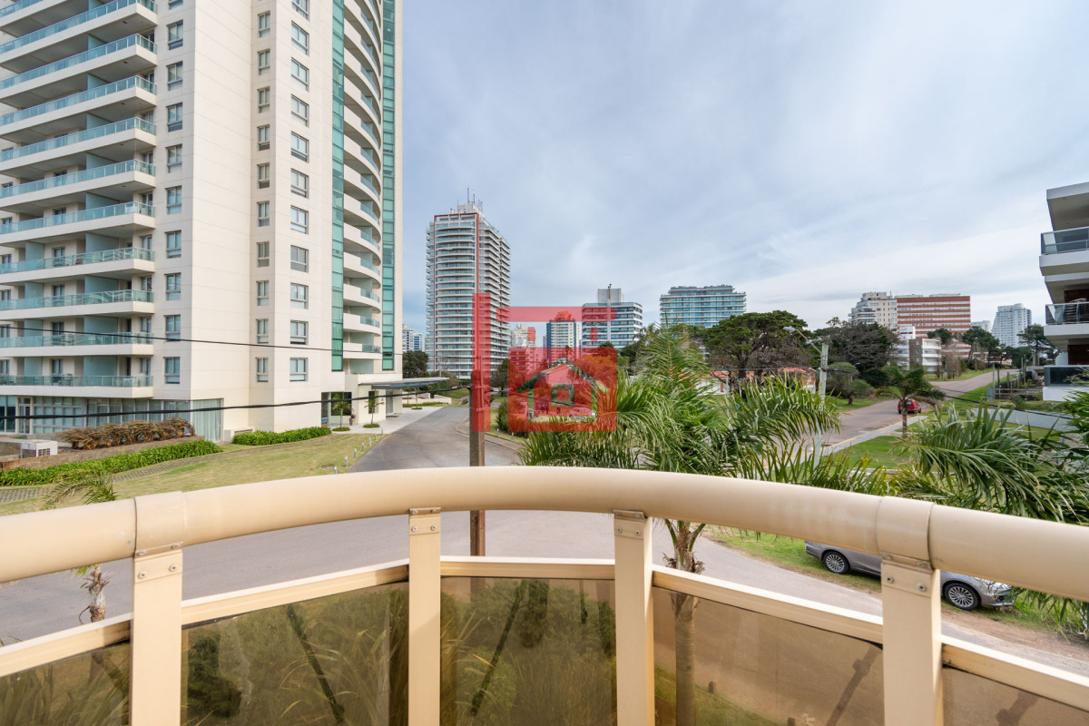 Apartamento ID.302 - Moderno Apartamento de 3 Dormitorios a Pocas Cuadras del Mar En Venta, Playa Brava