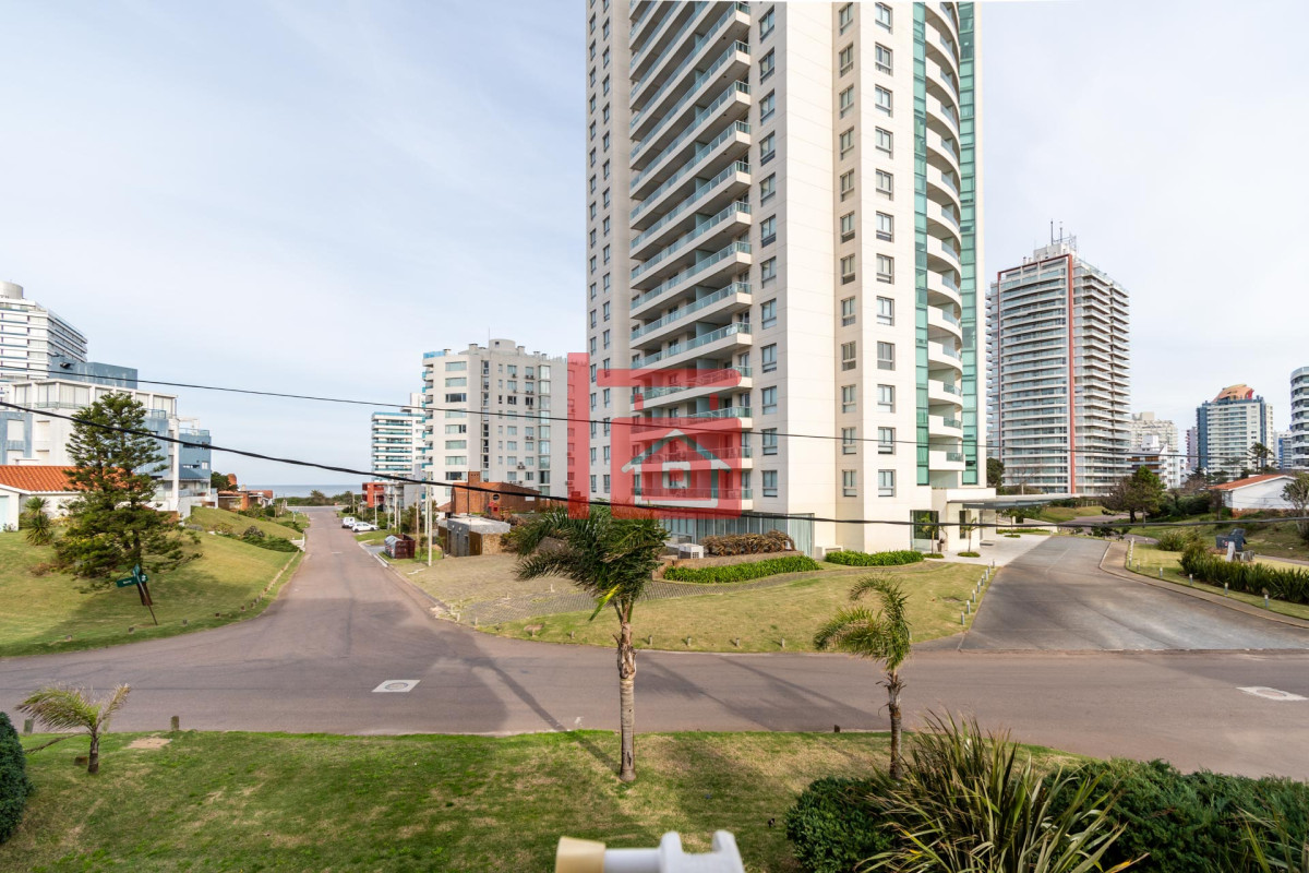 Apartamento ID.302 - Moderno Apartamento de 3 Dormitorios a Pocas Cuadras del Mar En Venta, Playa Brava