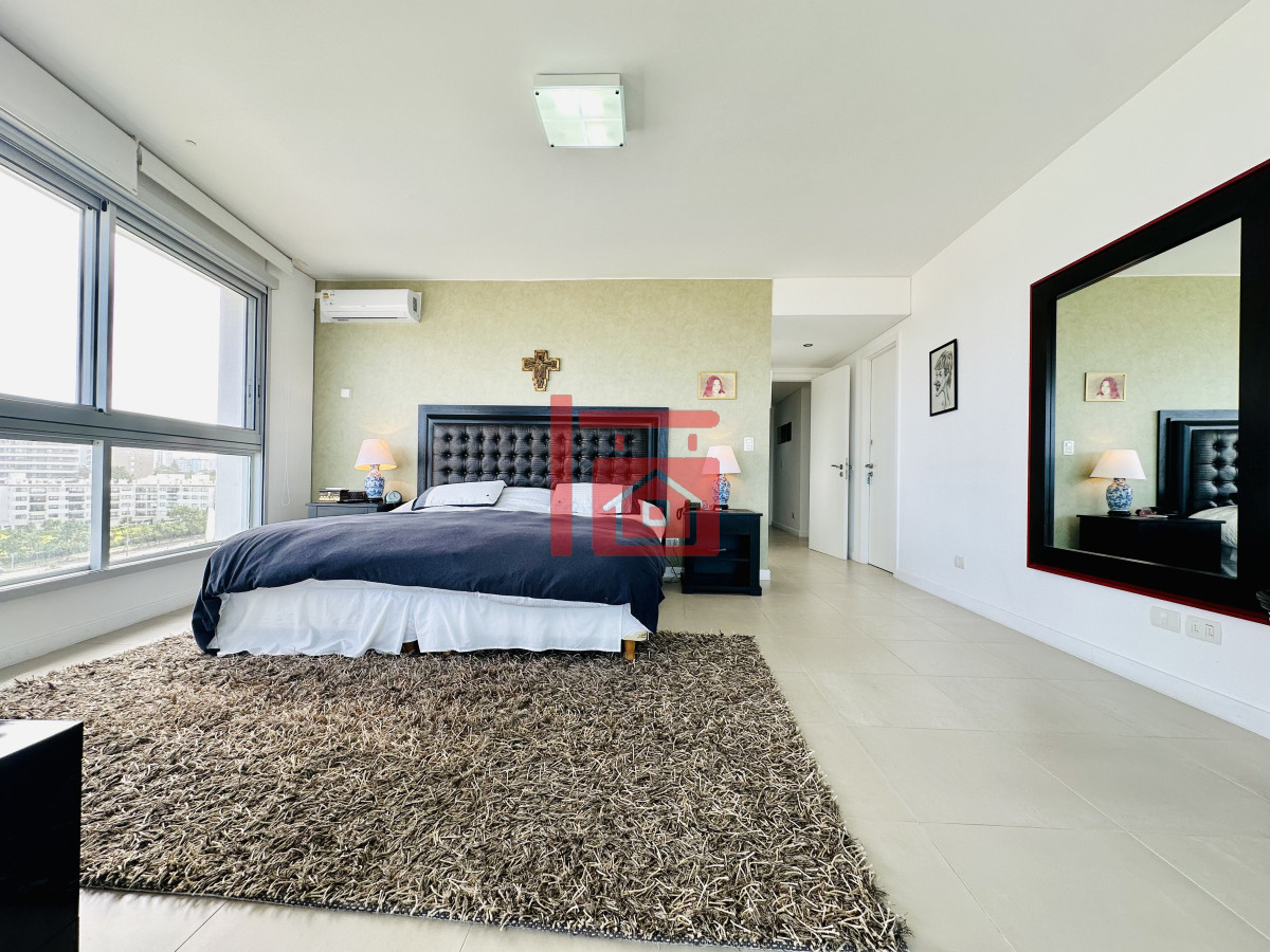 Apartamento ID.233 - Oportunidad en Venta! Apartamento sobre playa Brava de 3 Dormitorios más Dependencia, Torre Le Parc