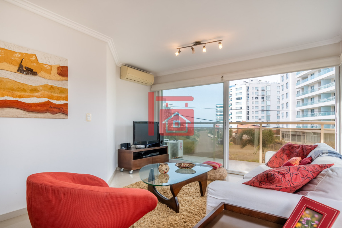 Apartamento ID.302 - Moderno Apartamento de 3 Dormitorios a Pocas Cuadras del Mar En Venta, Playa Brava