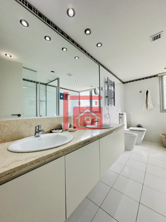 Apartamento ID.233 - Oportunidad en Venta! Apartamento sobre playa Brava de 3 Dormitorios más Dependencia, Torre Le Parc