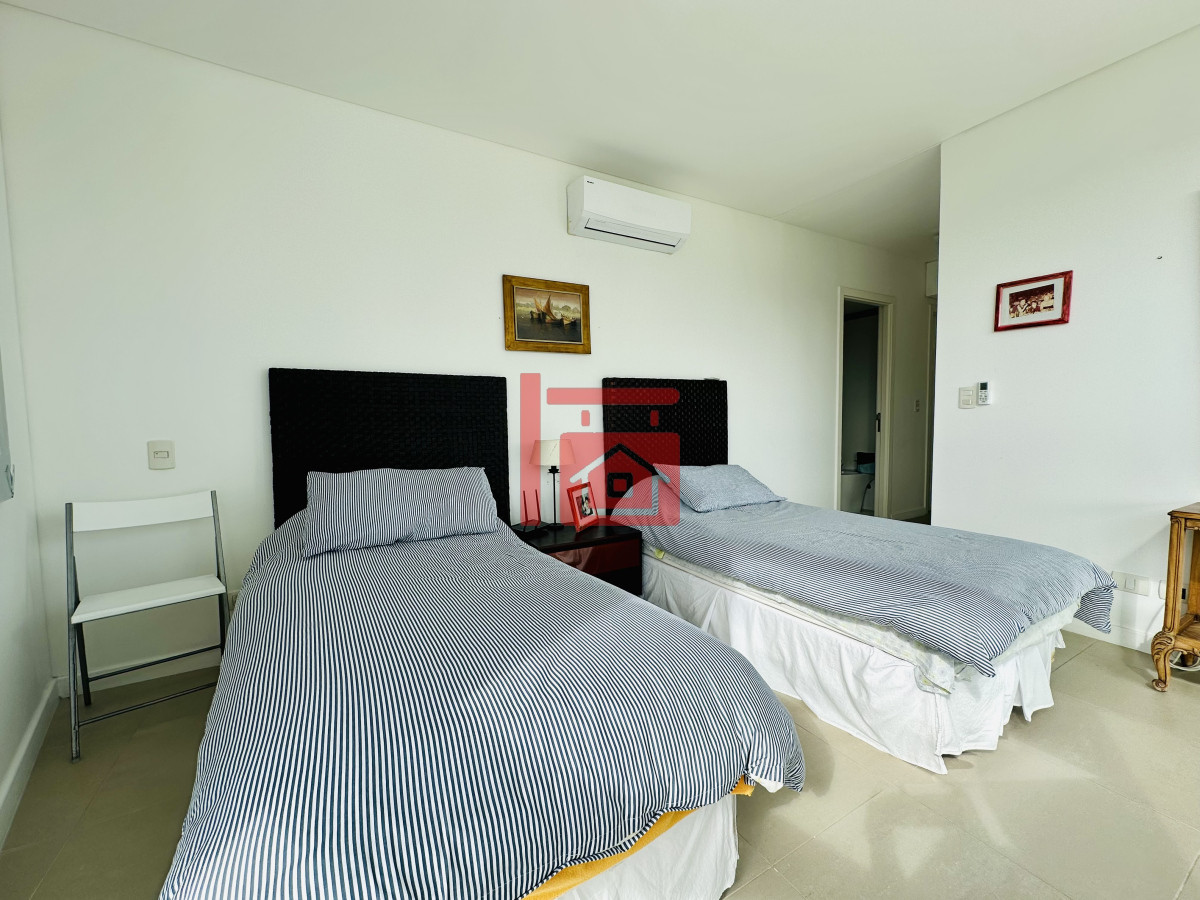 Apartamento ID.233 - Oportunidad en Venta! Apartamento sobre playa Brava de 3 Dormitorios más Dependencia, Torre Le Parc