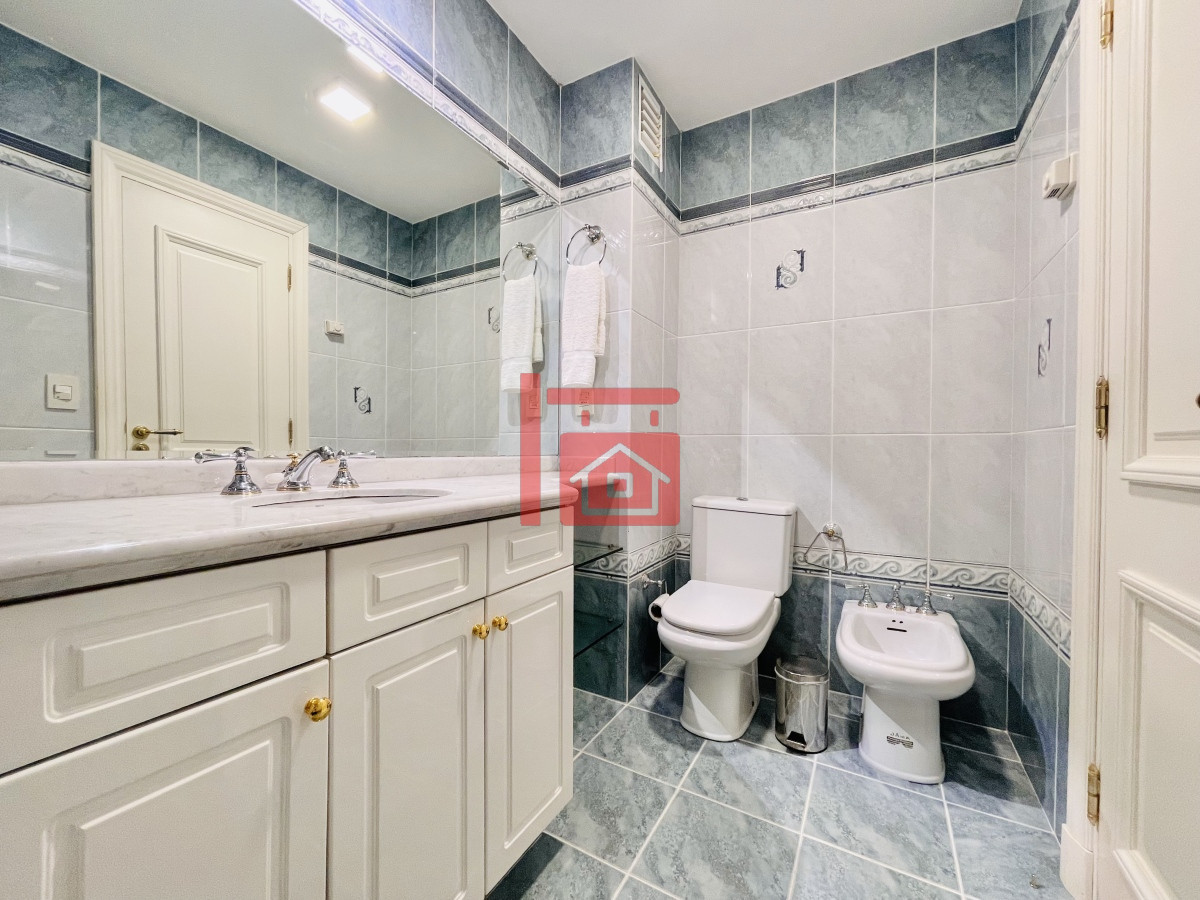 Apartamento ID.119 - Apartamento de 3 Dormitorios sobre Playa Mansa, en Venta y Alquiler, Punta del Este