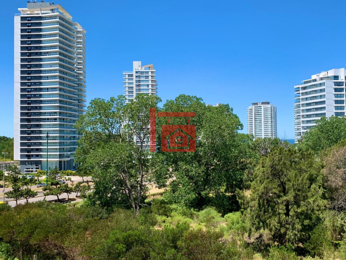 Apartamento ID.587 - Excelente Apartamento de 2 Dormitorios en Ocean Drive, Punta del Este