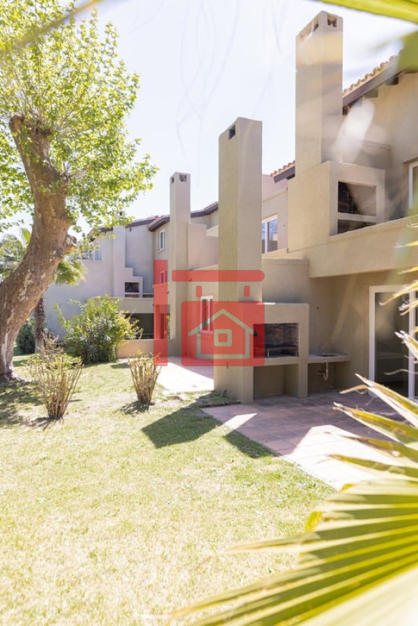 Apartamento ID.505 - Alquiler anual o invernal de apartamento duplex con parrillero propio en Rincón del Indio