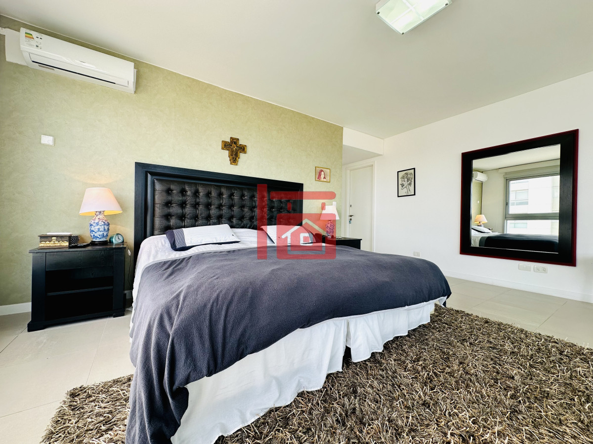 Apartamento ID.233 - Oportunidad en Venta! Apartamento sobre playa Brava de 3 Dormitorios más Dependencia, Torre Le Parc