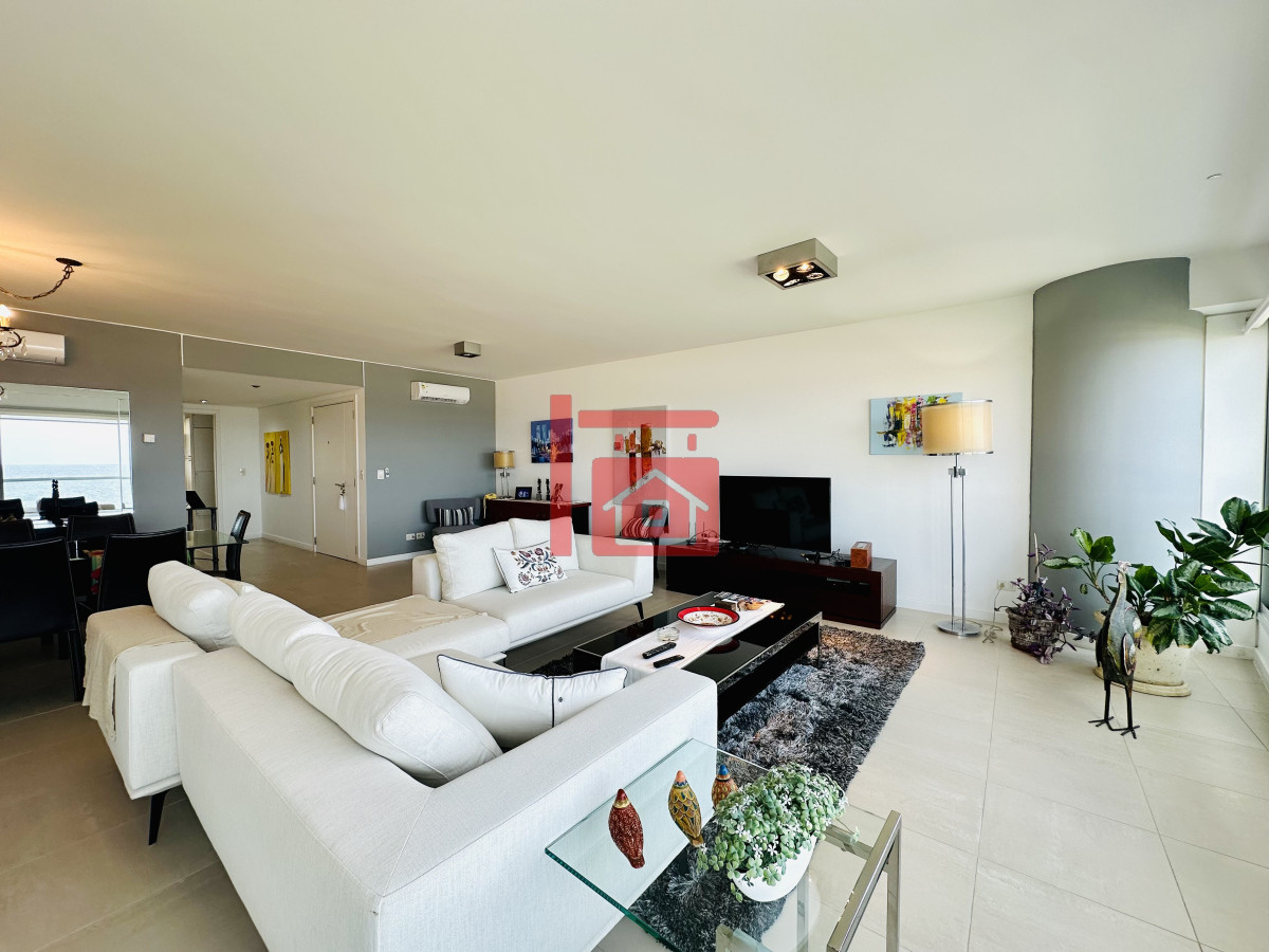 Apartamento ID.233 - Oportunidad en Venta! Apartamento sobre playa Brava de 3 Dormitorios más Dependencia, Torre Le Parc