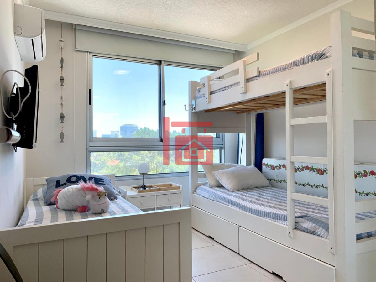Apartamento ID.587 - Excelente Apartamento de 2 Dormitorios en Ocean Drive, Punta del Este