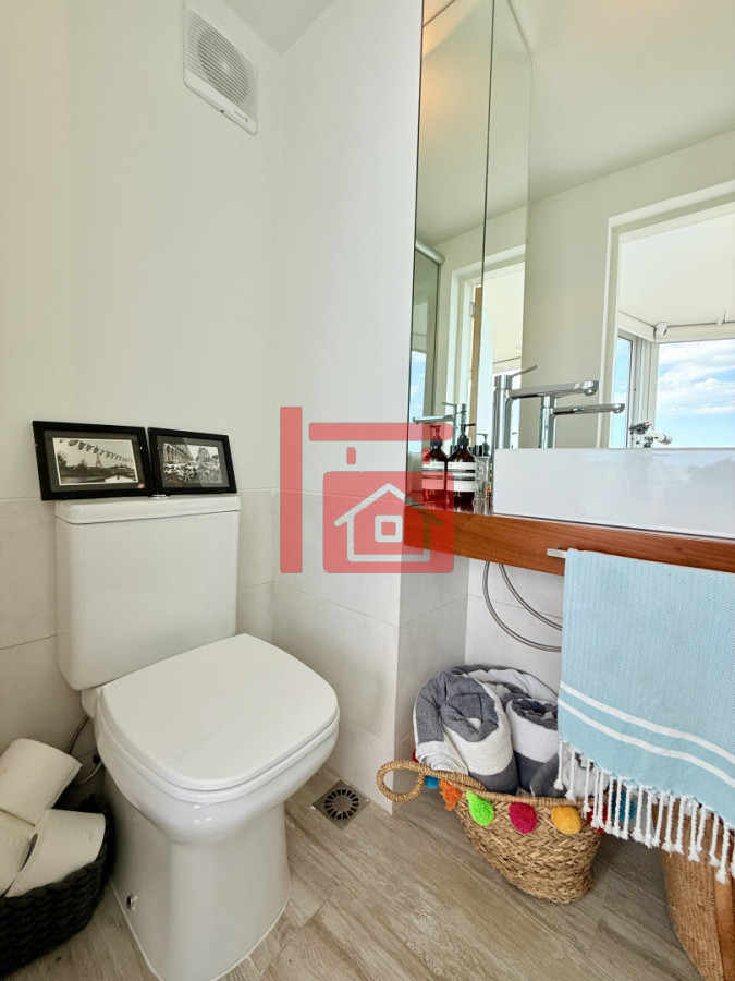 Apartamento ID.196 - Apartamento Penthouse finamente decorado de 3 dormitorios con parrillero propio en venta, Roosevelt Brava, Punta del Este