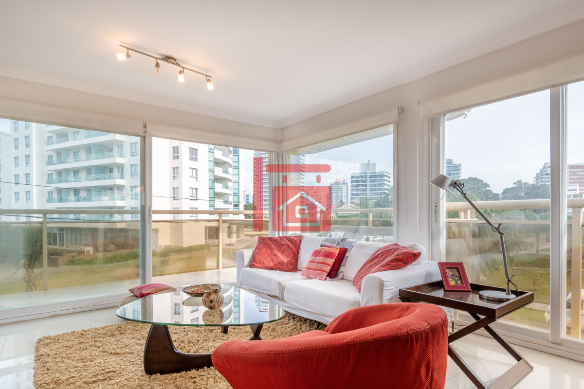 Apartamento ID.302 - Moderno Apartamento de 3 Dormitorios a Pocas Cuadras del Mar En Venta, Playa Brava