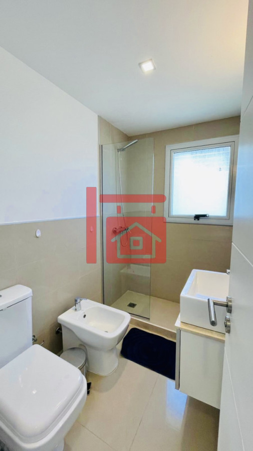 Apartamento ID.498 - Apartamento de 3 Dormitorios en Primera Línea del Mar, Playa Brava Punta del Este