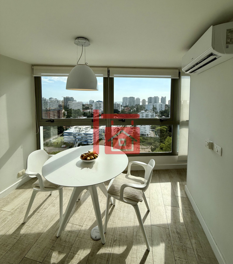 Apartamento ID.196 - Apartamento Penthouse finamente decorado de 3 dormitorios con parrillero propio en venta, Roosevelt Brava, Punta del Este
