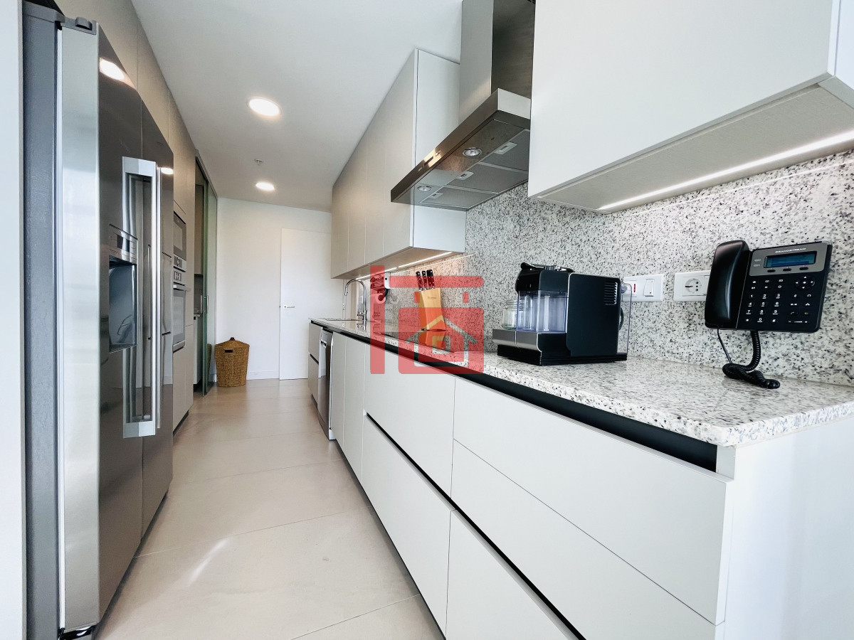 Apartamento ID.489 - Venta Espectacular Apartamento Frente al Mar, 3 Dormitorios, Le Parc Punta del Este