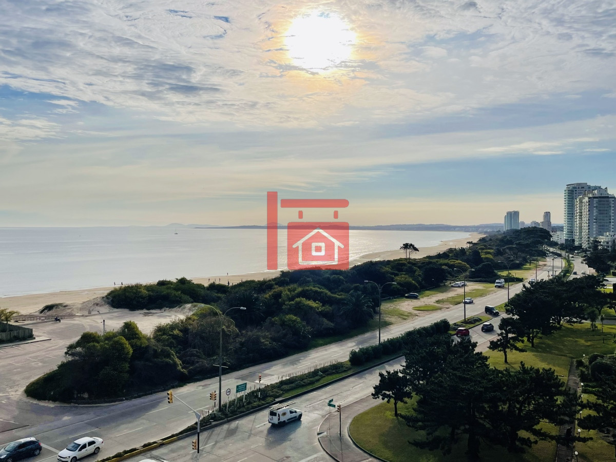 Apartamento ID.119 - Apartamento de 3 Dormitorios sobre Playa Mansa, en Venta y Alquiler, Punta del Este