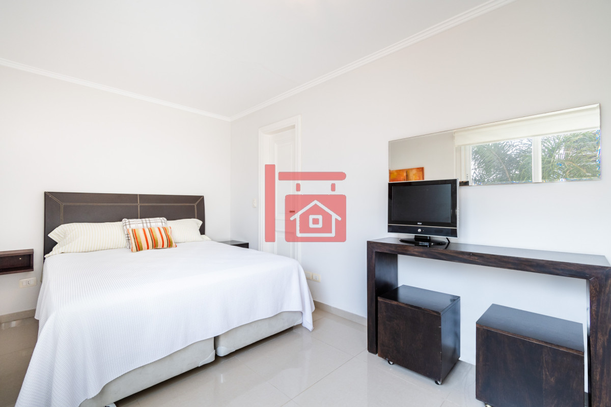 Apartamento ID.302 - Moderno Apartamento de 3 Dormitorios a Pocas Cuadras del Mar En Venta, Playa Brava