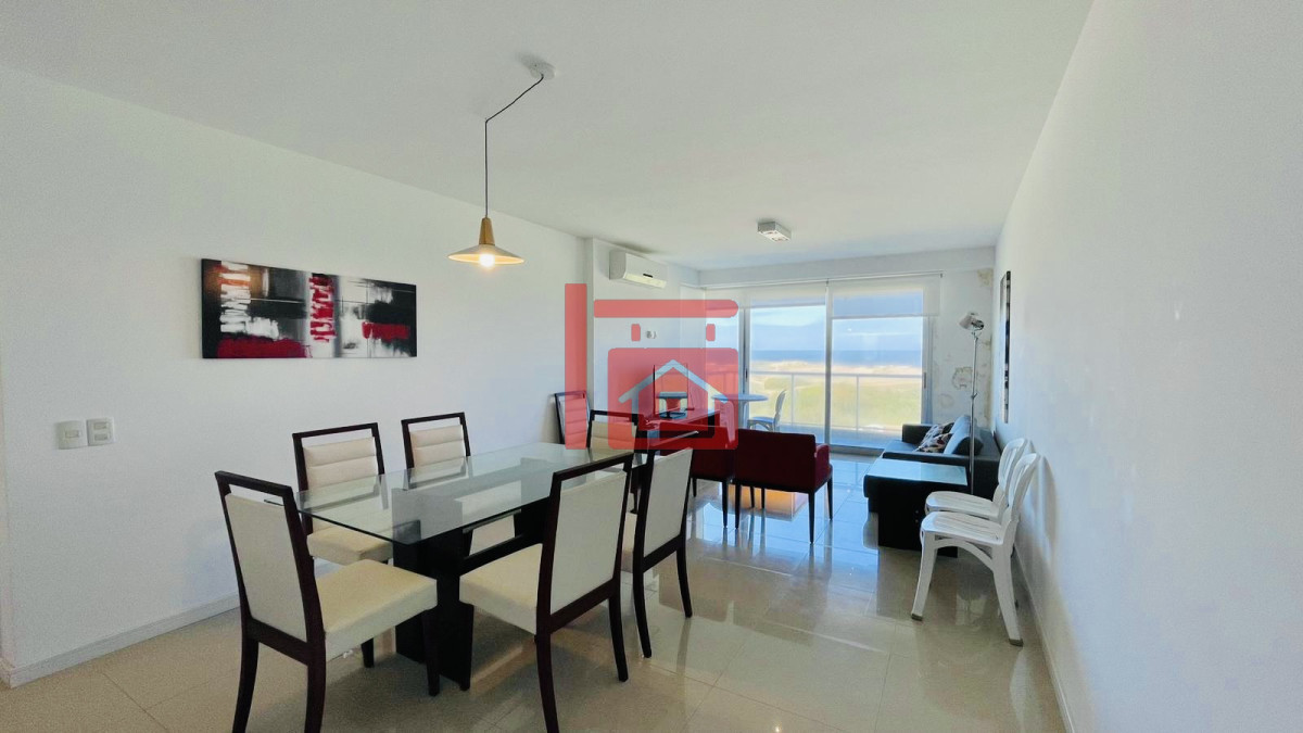 Apartamento ID.498 - Apartamento de 3 Dormitorios en Primera Línea del Mar, Playa Brava Punta del Este