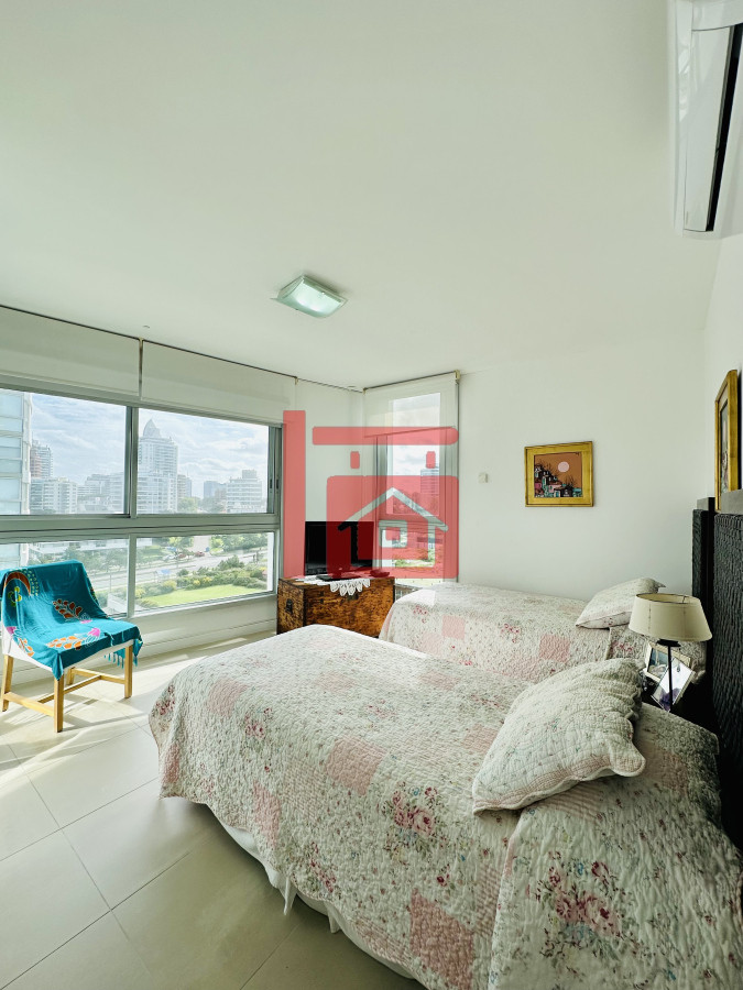 Apartamento ID.233 - Oportunidad en Venta! Apartamento sobre playa Brava de 3 Dormitorios más Dependencia, Torre Le Parc