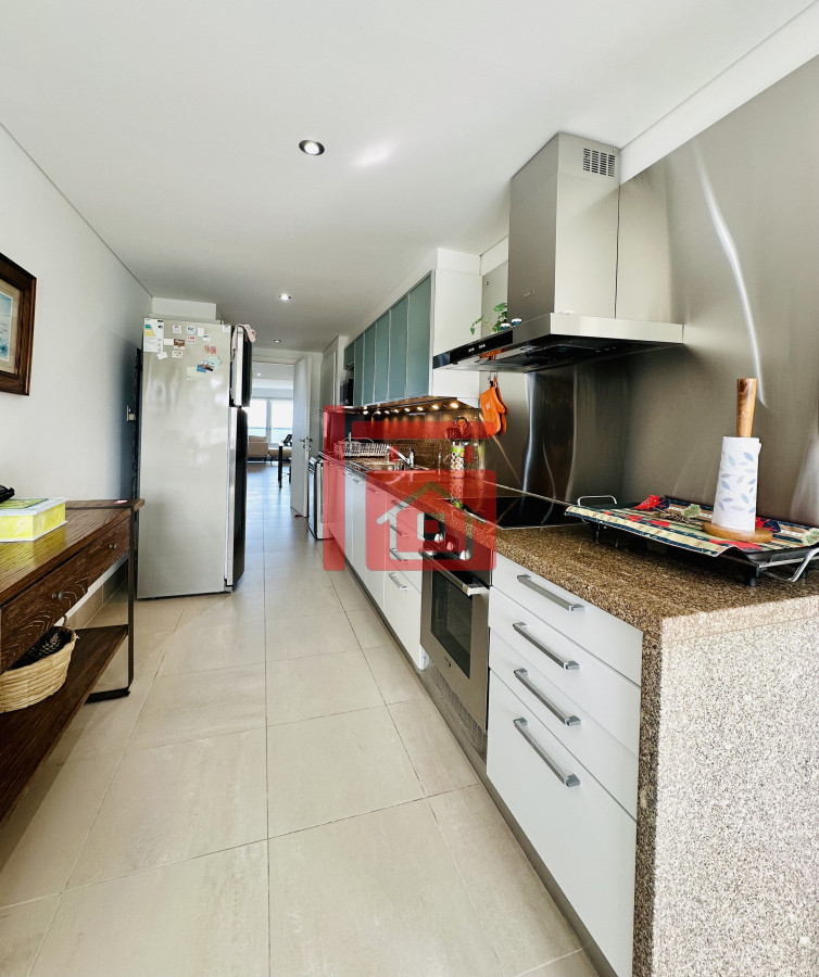 Apartamento ID.233 - Oportunidad en Venta! Apartamento sobre playa Brava de 3 Dormitorios más Dependencia, Torre Le Parc