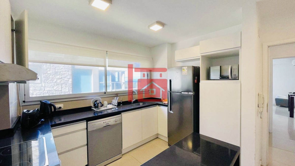 Apartamento ID.498 - Apartamento de 3 Dormitorios en Primera Línea del Mar, Playa Brava Punta del Este