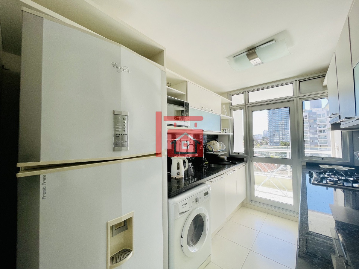 Apartamento ID.600 - Venta y alquiler temporario de apartamento de dos dormitorios en playa Mansa, Punta del Este