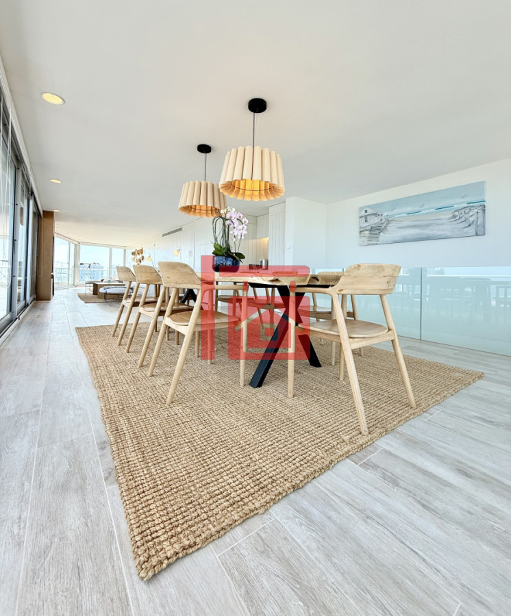 Apartamento ID.196 - Apartamento Penthouse finamente decorado de 3 dormitorios con parrillero propio en venta, Roosevelt Brava, Punta del Este