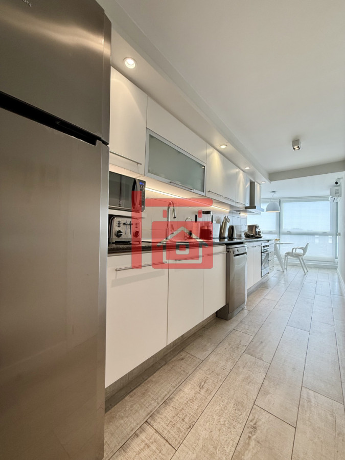 Apartamento ID.196 - Apartamento Penthouse finamente decorado de 3 dormitorios con parrillero propio en venta, Roosevelt Brava, Punta del Este