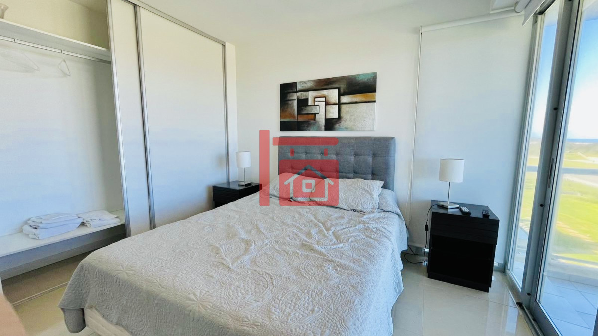 Apartamento ID.498 - Apartamento de 3 Dormitorios en Primera Línea del Mar, Playa Brava Punta del Este