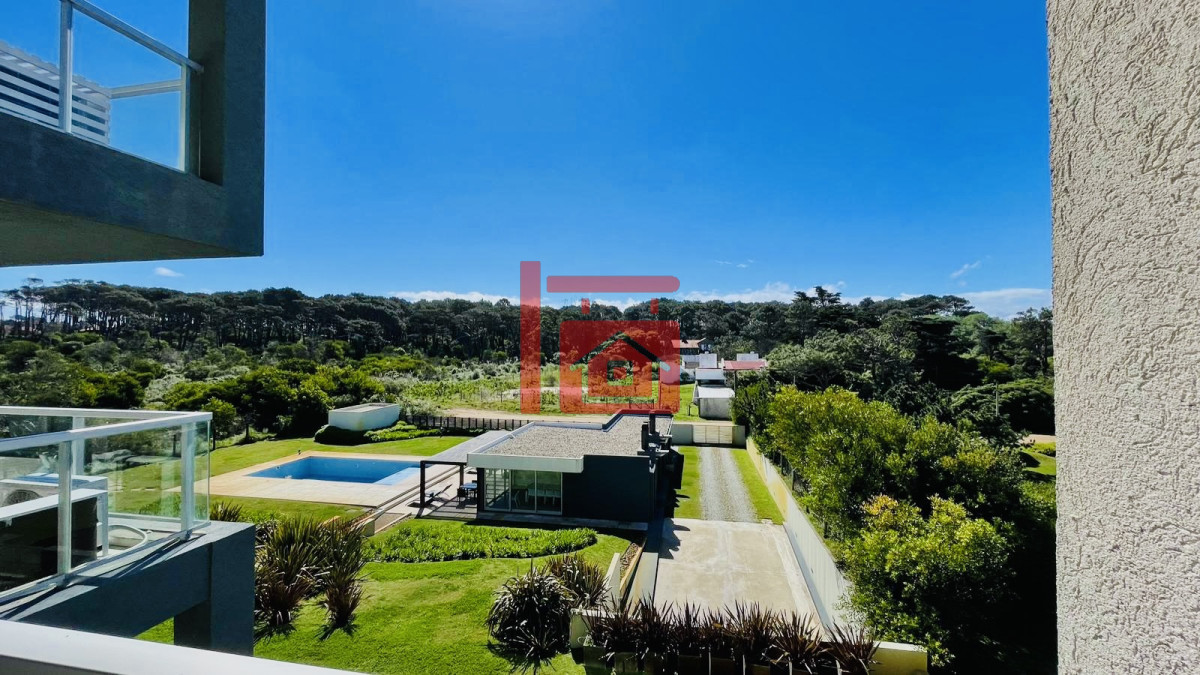 Apartamento ID.498 - Apartamento de 3 Dormitorios en Primera Línea del Mar, Playa Brava Punta del Este