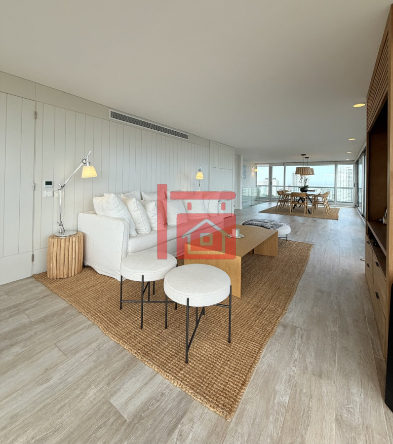 Apartamento ID.196 - Apartamento Penthouse finamente decorado de 3 dormitorios con parrillero propio en venta, Roosevelt Brava, Punta del Este