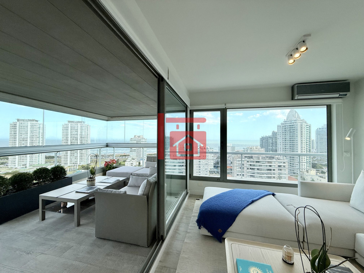 Apartamento ID.196 - Apartamento Penthouse finamente decorado de 3 dormitorios con parrillero propio en venta, Roosevelt Brava, Punta del Este