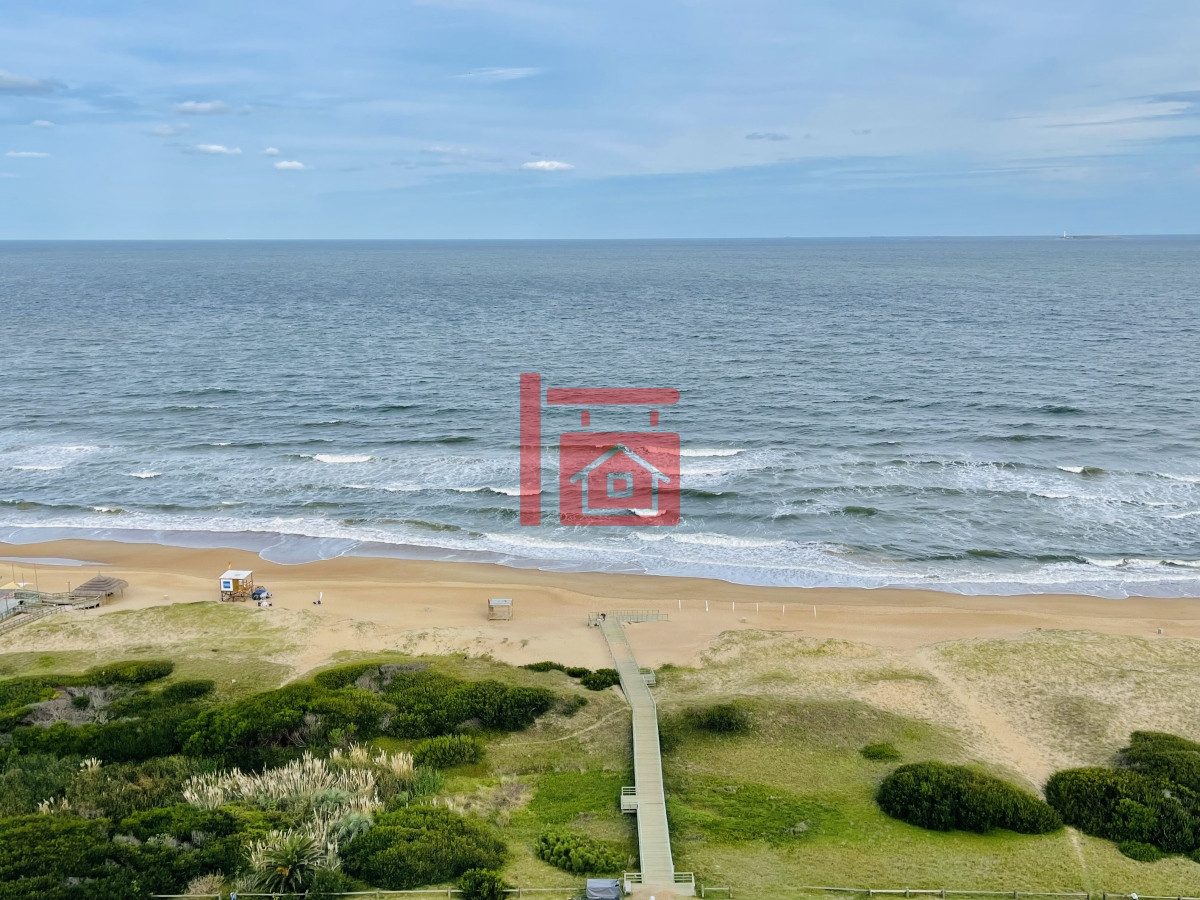 Apartamento ID.489 - Venta Espectacular Apartamento Frente al Mar, 3 Dormitorios, Le Parc Punta del Este